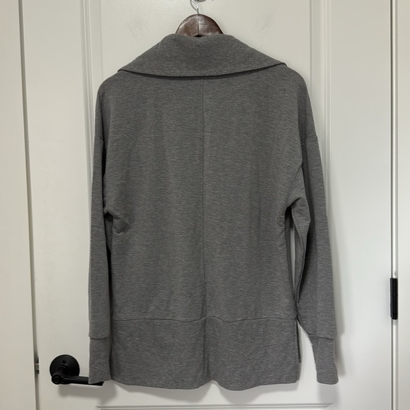 Sincerely Jules Women’s Workout Sweater Gray Long Sleeve size Medium - Picture 4 of 5